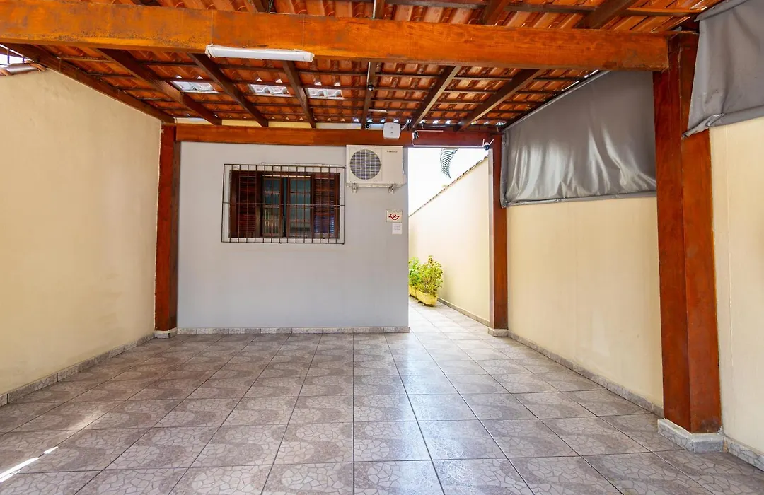 Casa Gomes com 3 suítes e ar-condicionado até 12 pessoas em Ubatuba Itaguá-1