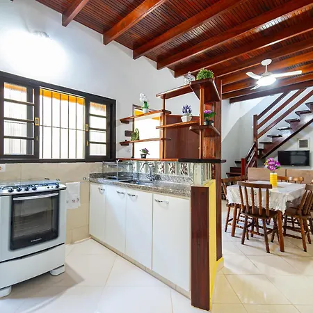 Casa Gomes com 3 suítes e ar-condicionado até 12 pessoas em Ubatuba Itaguá-2